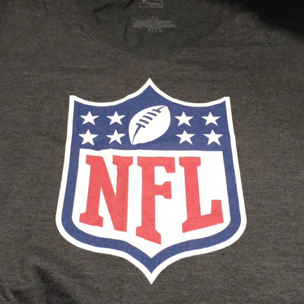Women’s NFL Fanatics V Neck Tee Like New Size L